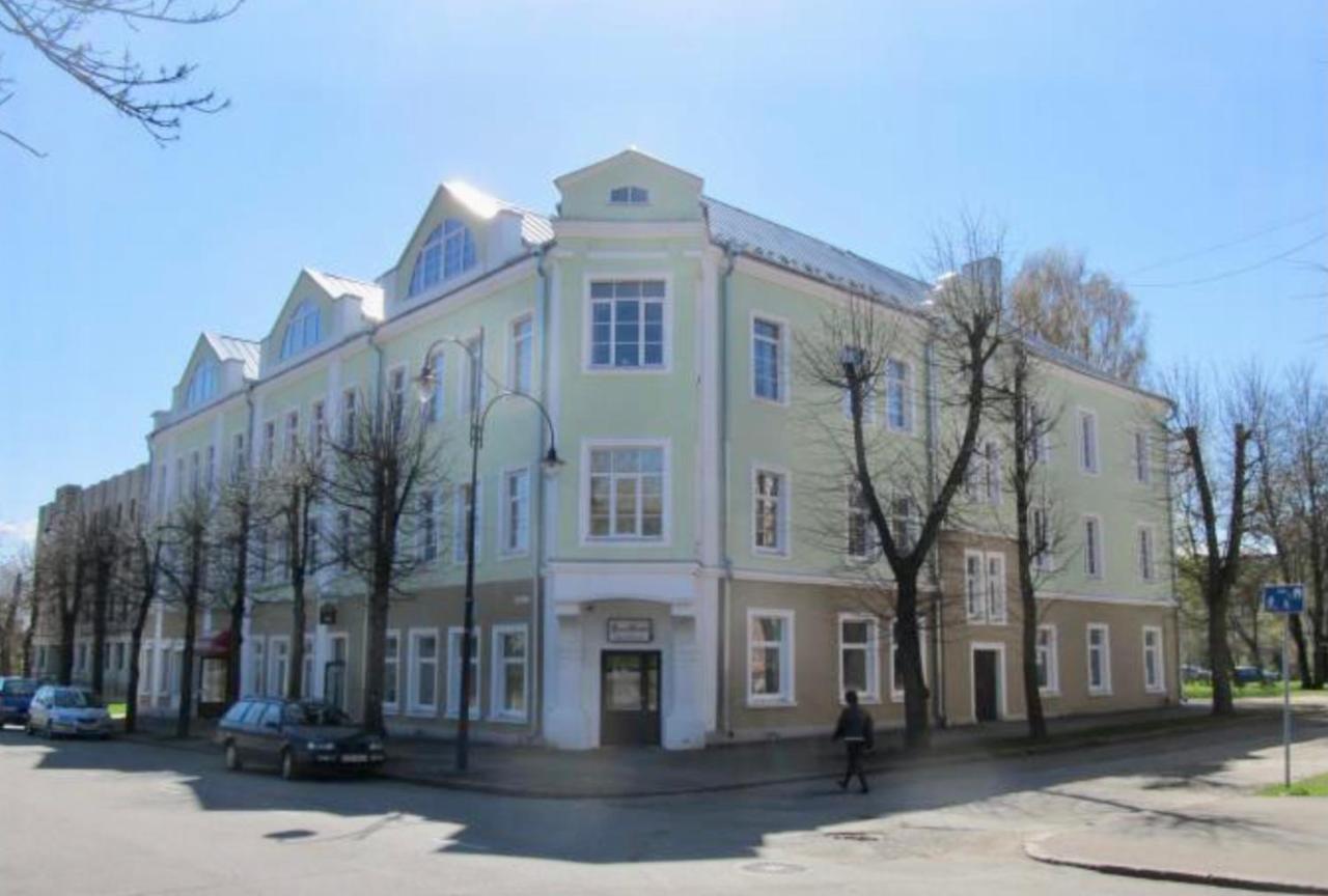 Avers House